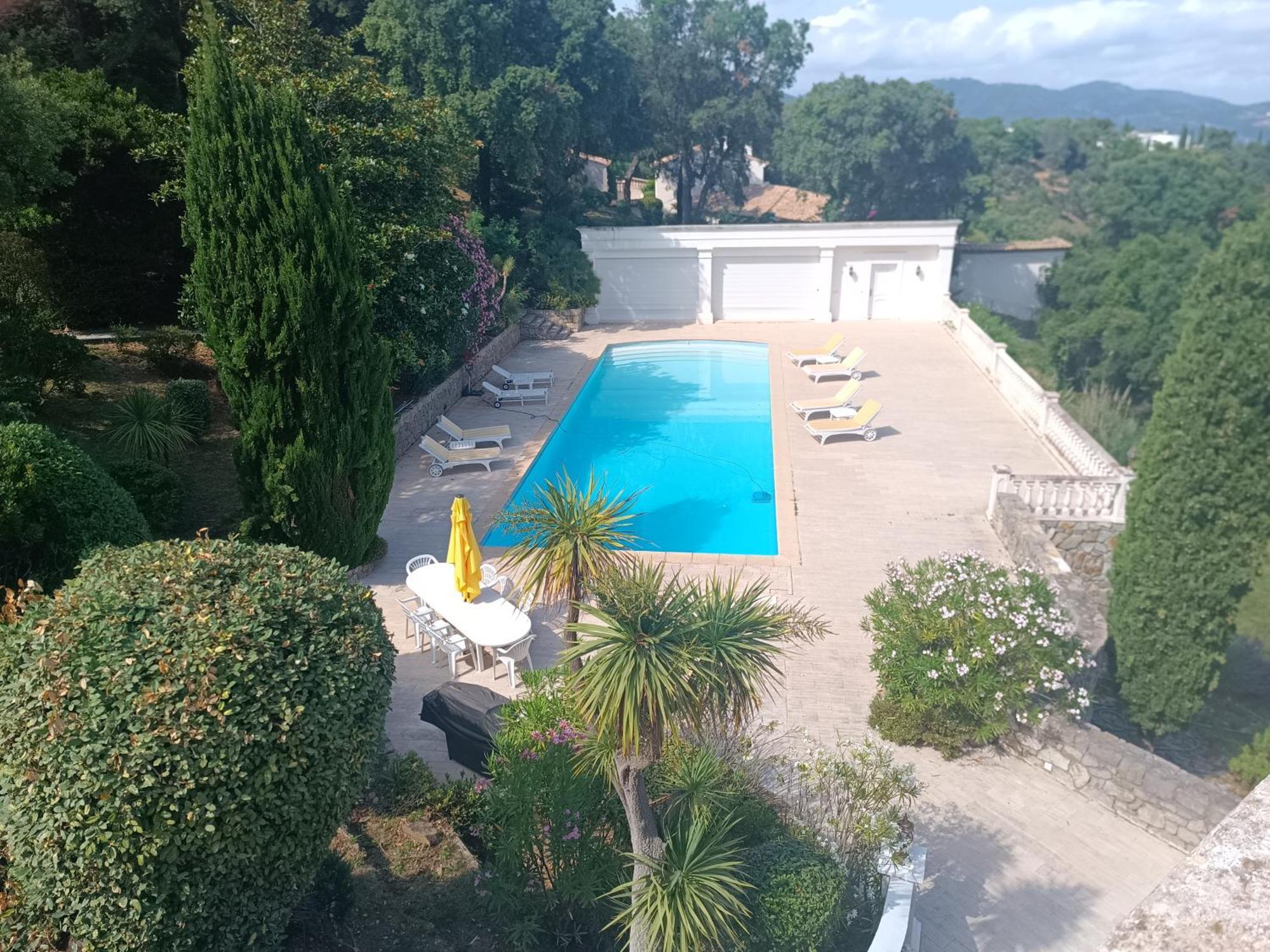 Guest house Love Avec Spa Jacuzzi Champagne Avec Immense Terrasse Privative De 70m Piscine De 16m *