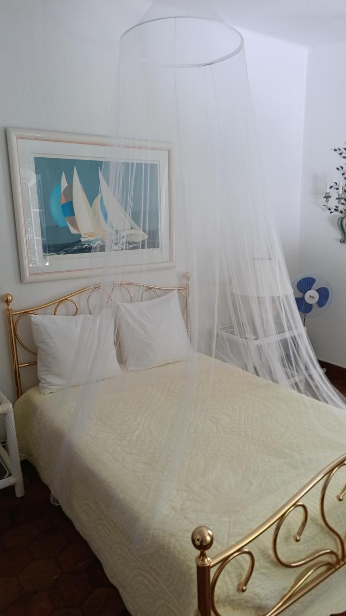 Love Avec Spa Jacuzzi Champagne Avec Immense Terrasse Privative De 70m Piscine De 16m Guest house Frejus