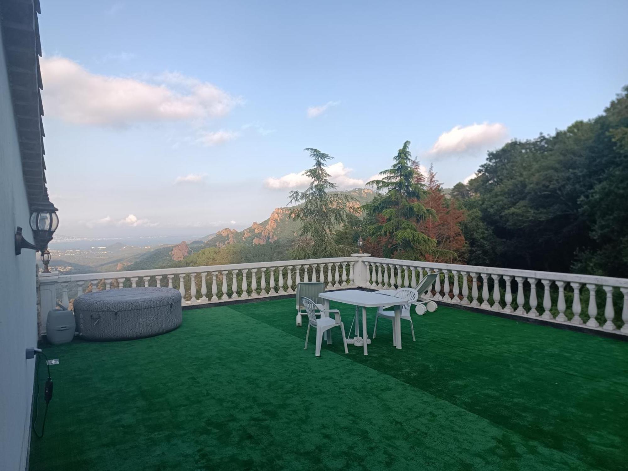 Love Avec Spa Jacuzzi Champagne Avec Immense Terrasse Privative De 70m Piscine De 16m Frejus