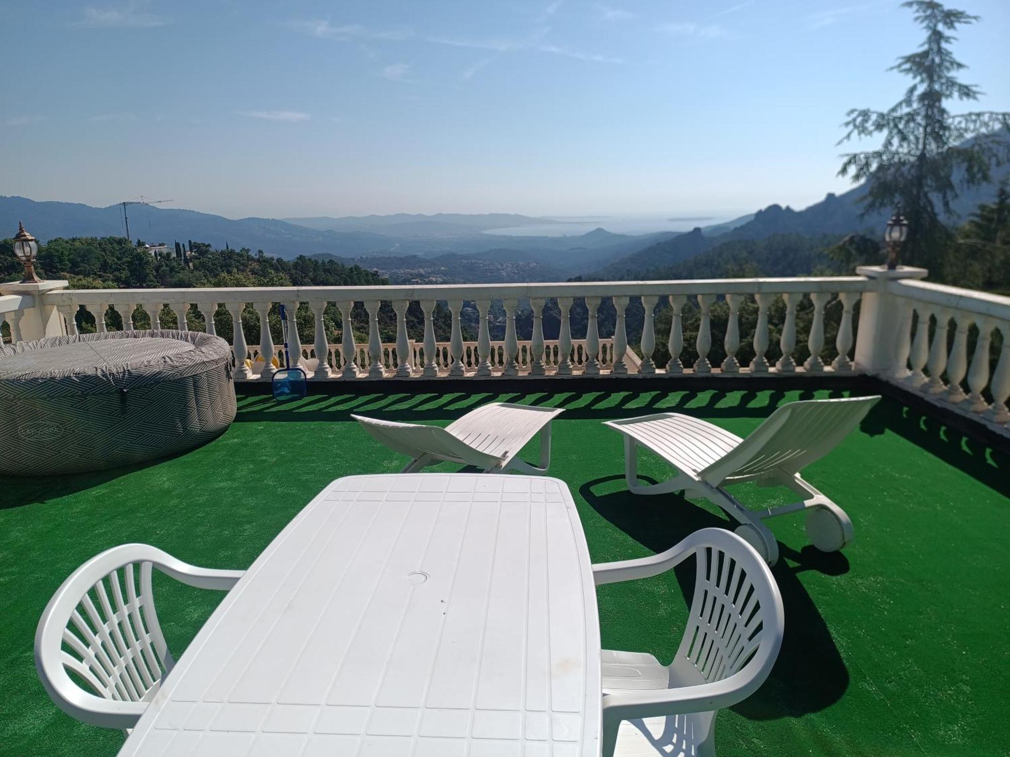 Love Avec Spa Jacuzzi Champagne Avec Immense Terrasse Privative De 70m Piscine De 16m